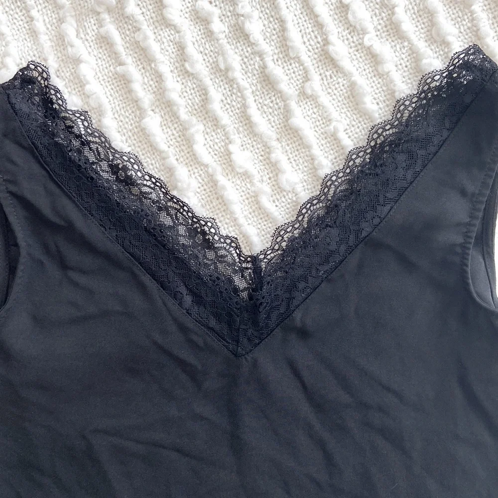 SHEIN V-neck Camisole with Lace Trim | Size XS - Picture 4 of 4